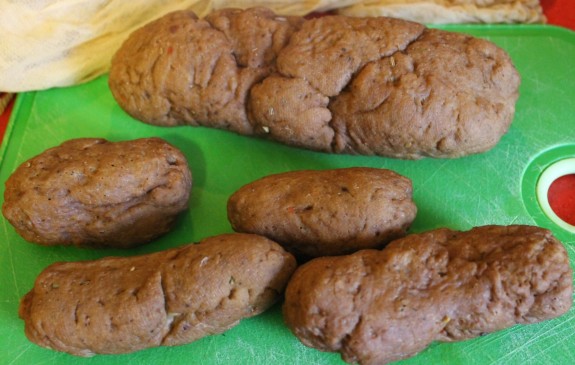 Vegan sausages, large and small