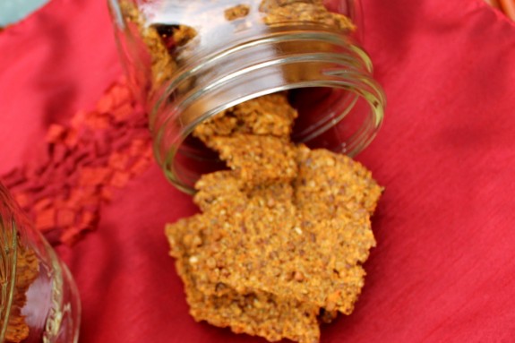 Kasha-Carrot Crackers (high raw) crackers close